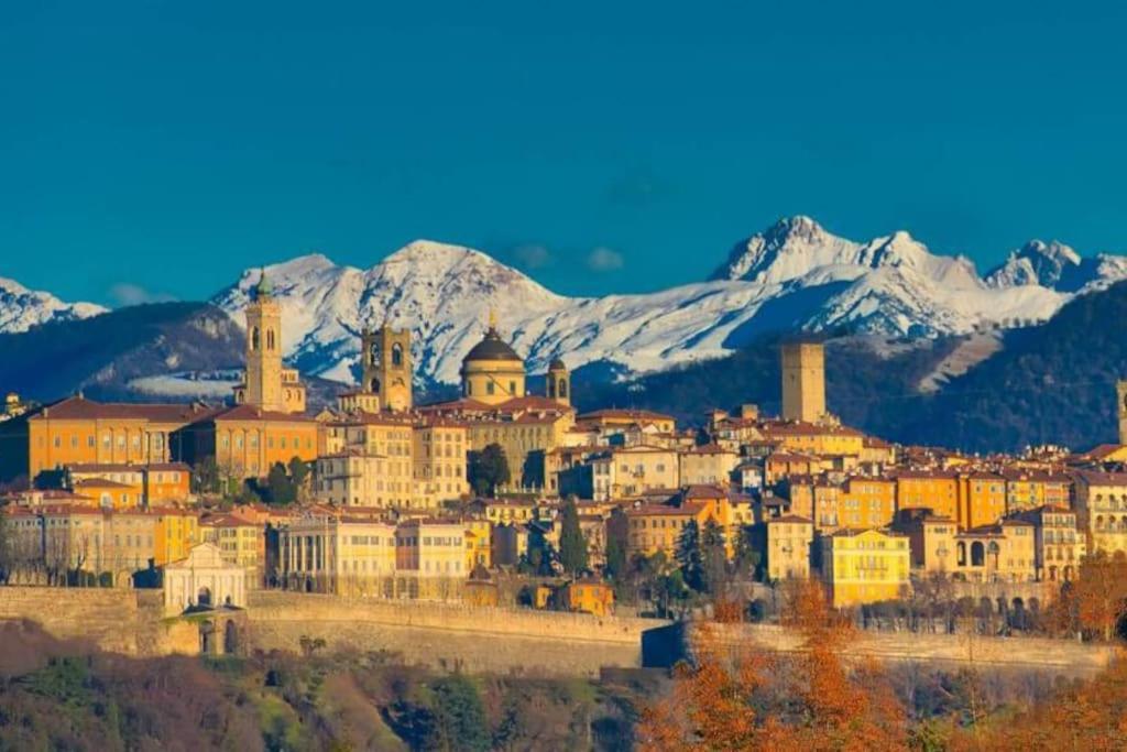Elegant Apartment In Bergamo Center エクステリア 写真